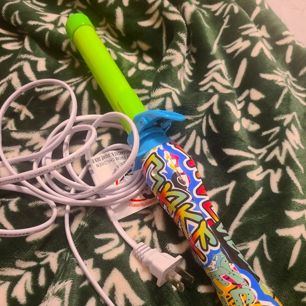 Rotating Beach waver curling iron.